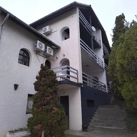 Malazzo Lodge *