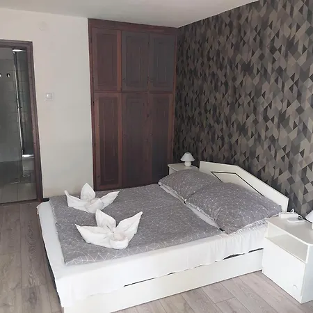 Malazzo Lodge *
